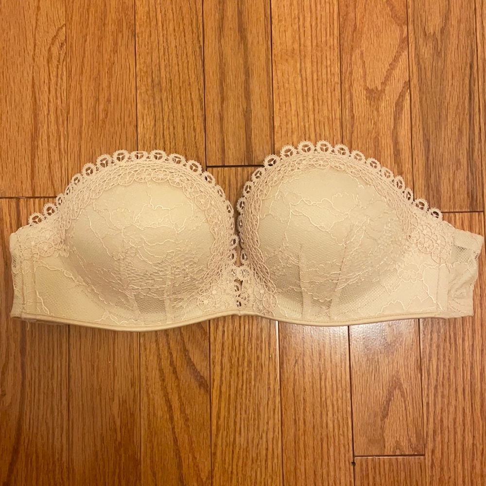 Victoria’s Secret strapless bra